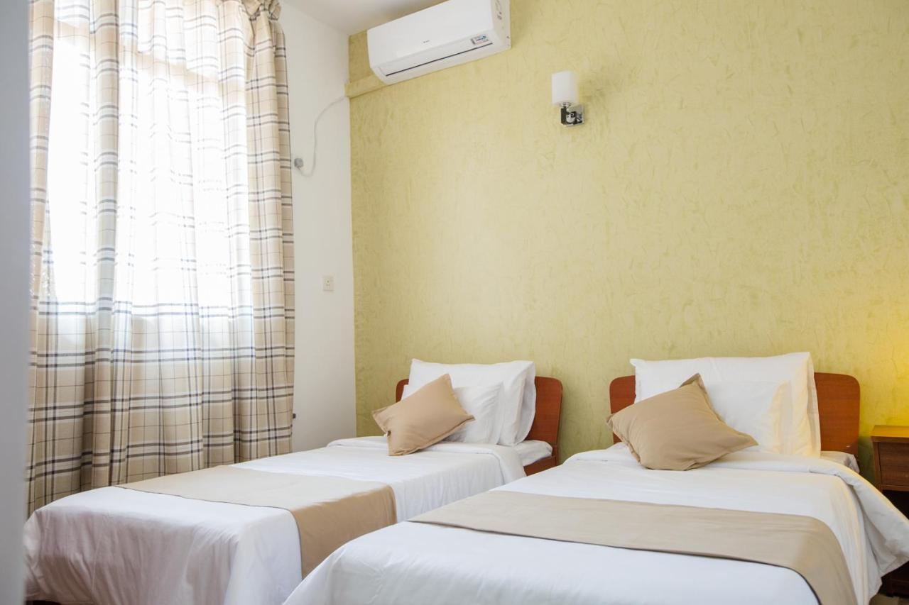 Maple Tree Residencies Hotel Dehiwala-Mount Lavinia Ngoại thất bức ảnh